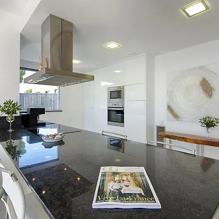 Myfenolleda B - Preciosa Casa En Grifeu Con Piscina Compartida Y Parking - Es-228-126 Holiday home